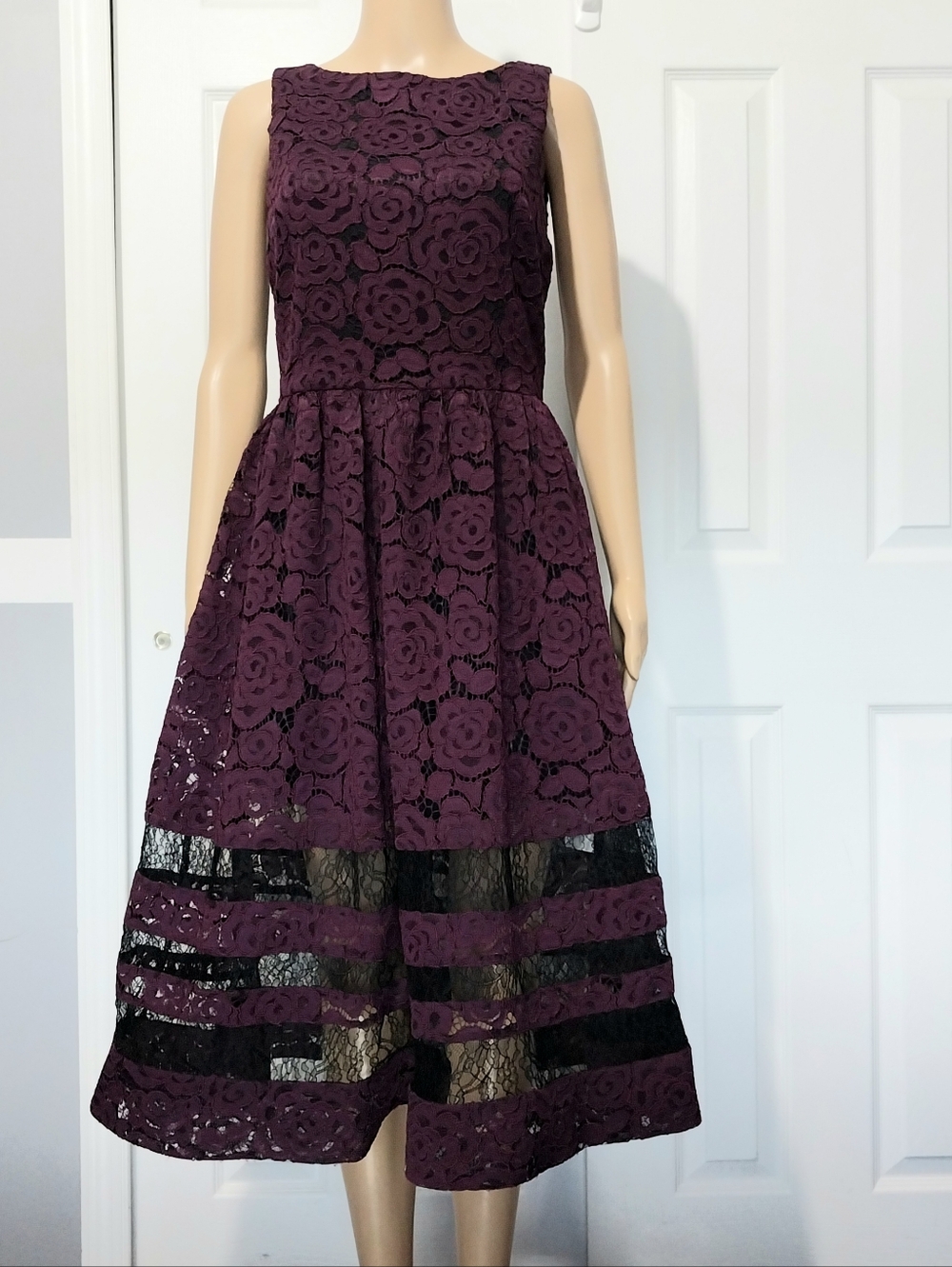 Alice + Olivia Odelia Lace Midi Dress, Size‎ 6